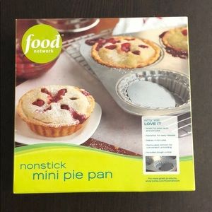 Mini Pie Pans - New in Box